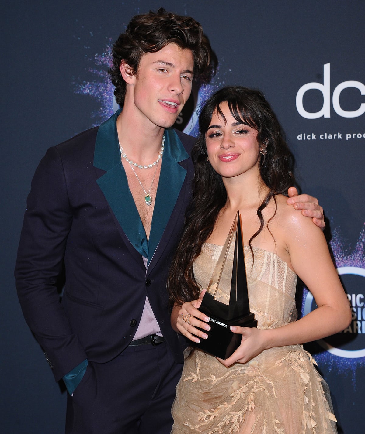 Shawn Mendes and Camila Cabello win Collaboration of the Year for their hit song Señorita at the 2019 American Music Awards