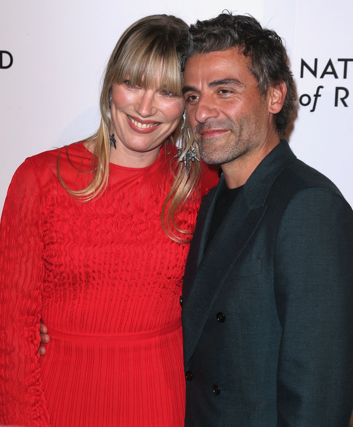 Danish documentary filmmaker Elvira Lind and her husband, American actor and producer Óscar Isaac, share a close moment on the red carpet; the couple, who have two sons together, occasionally collaborate on creative projects