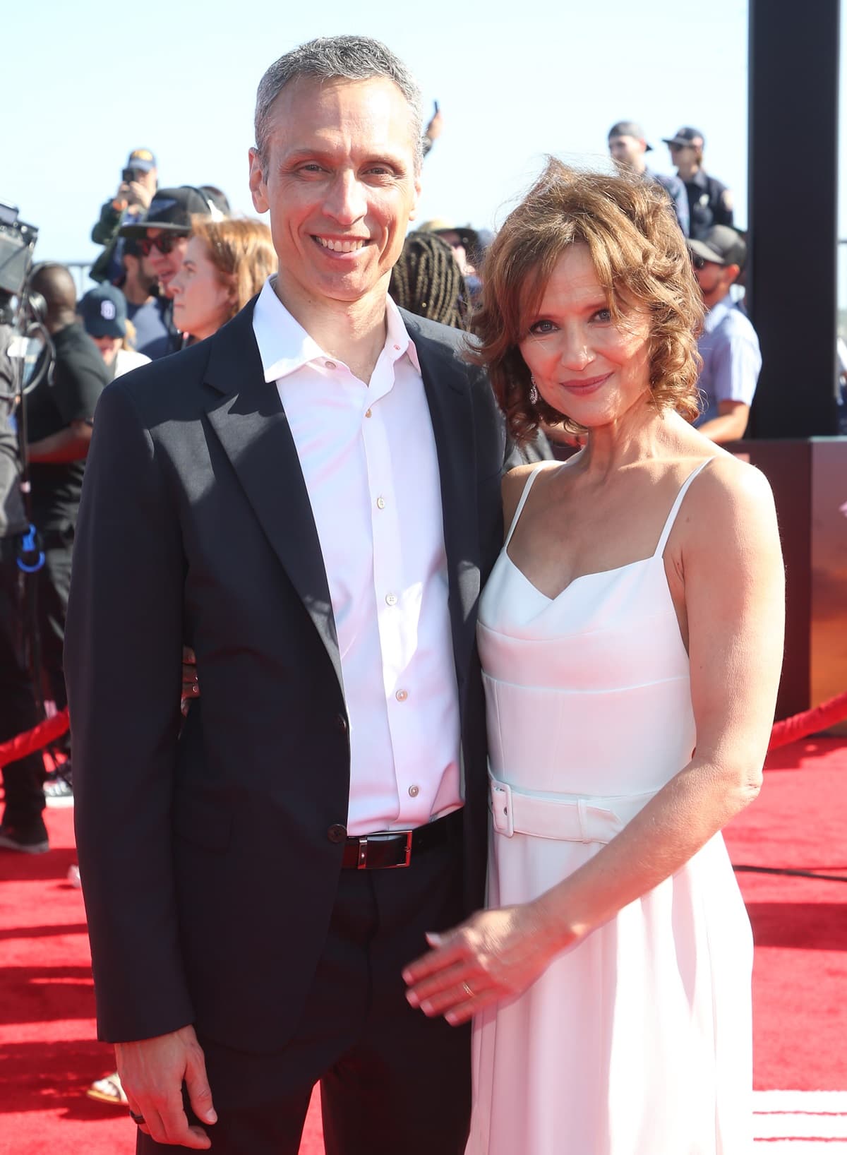 Jean Louisa Kelly, who plays a small role as the wife of Val Kilmer's Iceman, with her husband James Pitaro, at the "Top Gun: Maverick" World Premiere