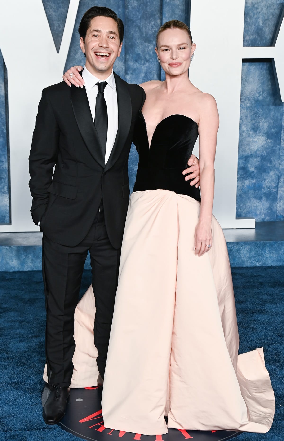 Kate Bosworth, wearing a Monique Lhuillier dress with Cicada earrings, and Justin Long at the 2023 Vanity Fair Oscar Party