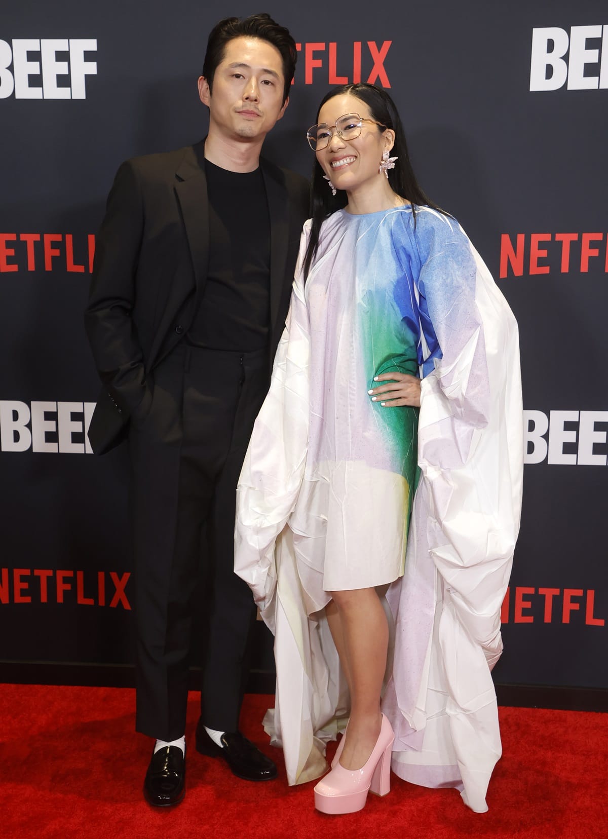 Steven Yeun, who portrays Danny Cho, towers over his shorter co-star Ali Wong, who plays Amy Lau