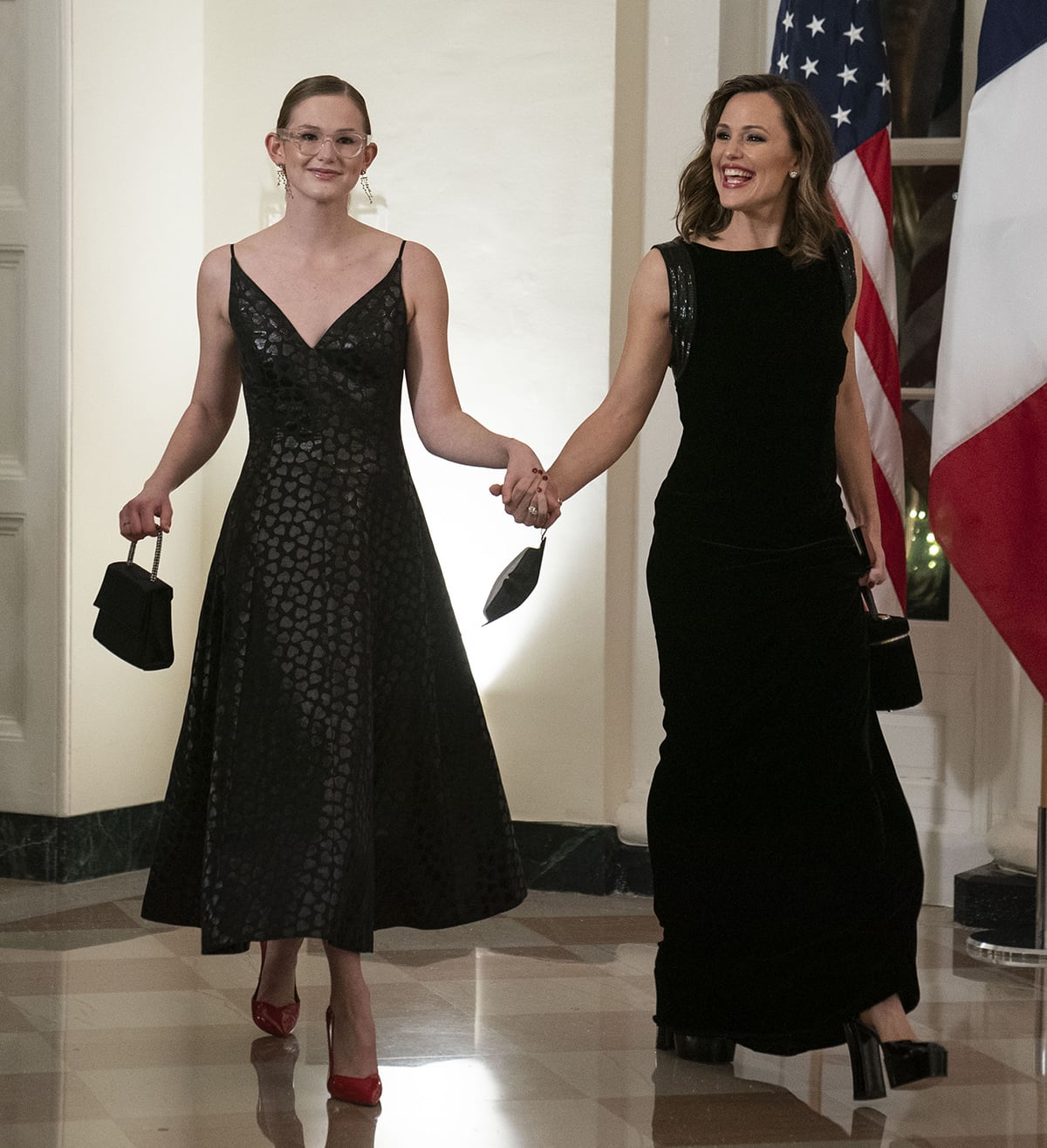 Violet Affleck with mom Jennifer Garner at the White House State Dinner on December 1, 2022