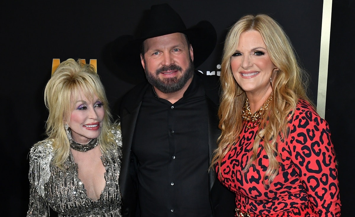 Dolly Parton with Garth Brooks and Trisha Yearwood at the 58th Annual Academy of Country Music Awards