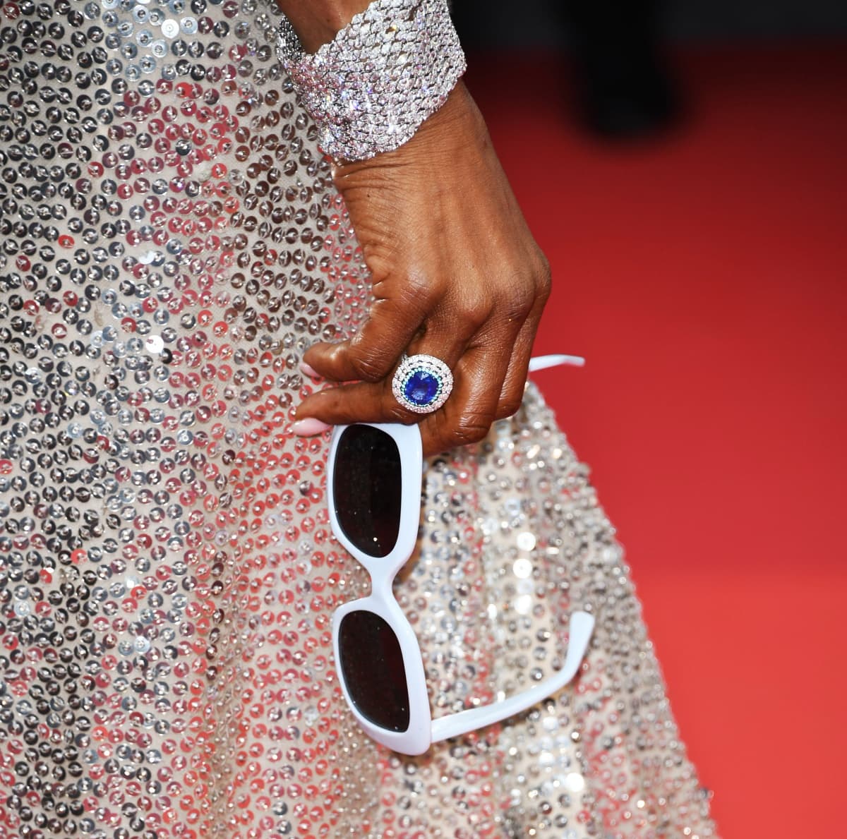 Naomi Campbell’s choice of accessories elevated and added a funky element to her elegant look