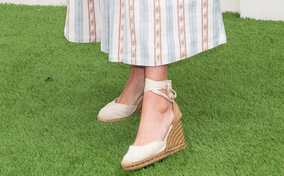 Nicky Hilton Rothschild displays her feet in Castañer Carina wedge espadrilles