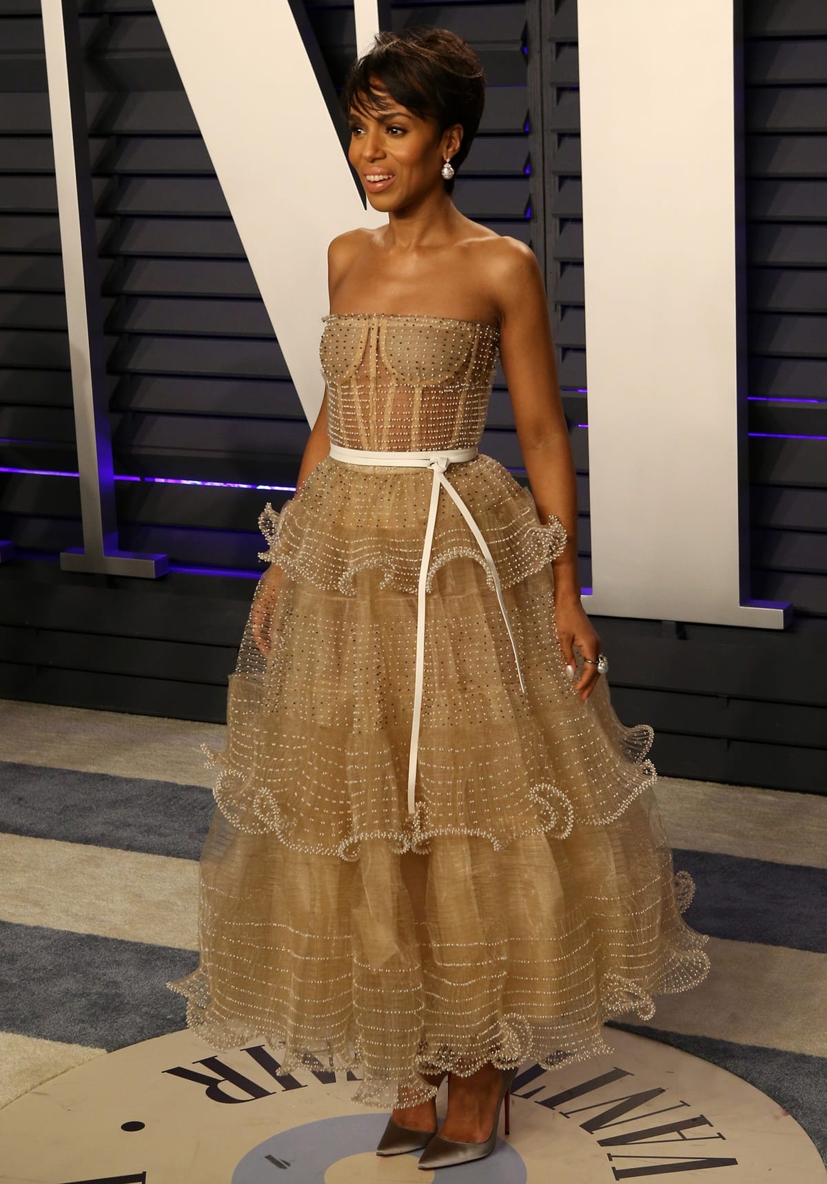Kerry Washington turned heads at the 2019 Vanity Fair Oscar Party in a stunning neutral-toned knitted strapless dress by Schiaparelli
