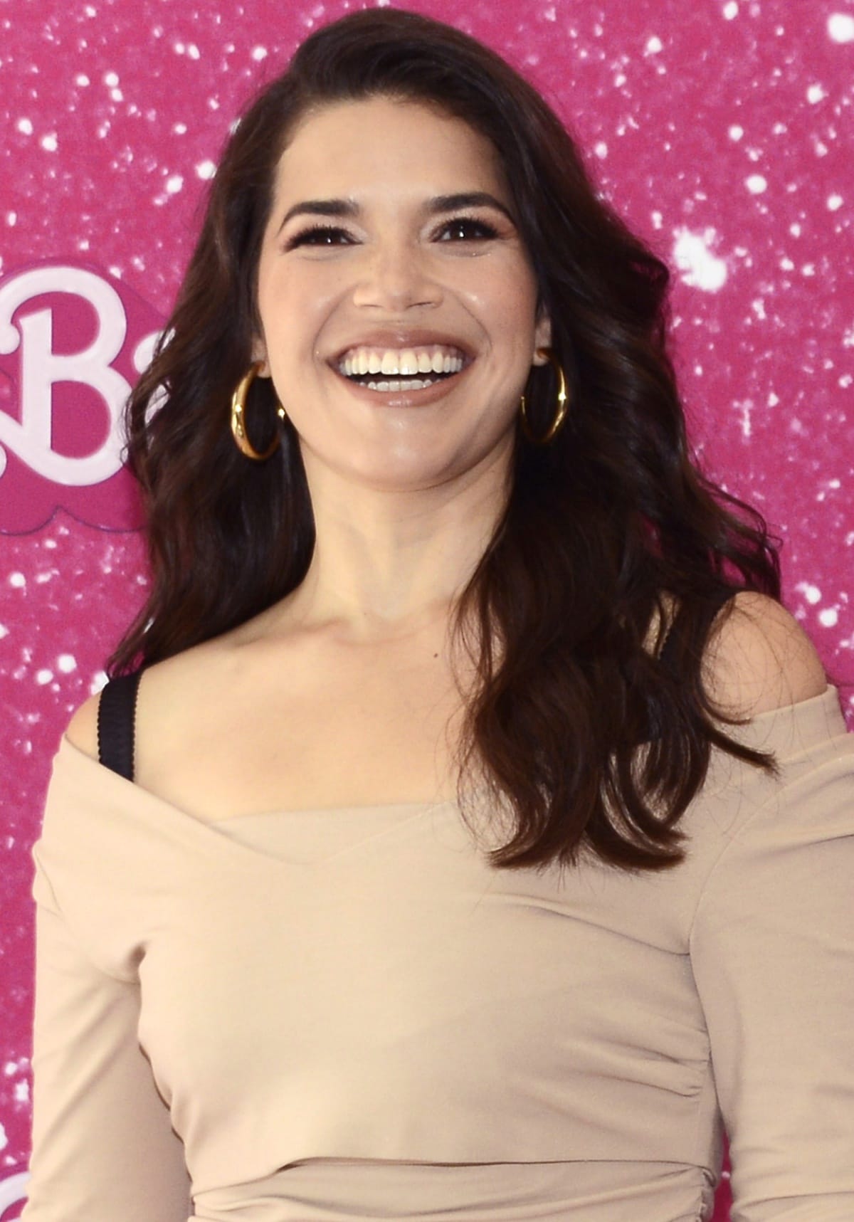 America Ferrera’s beauty look consisted of voluminous curls, large gold hoops, and a neutral makeup palette