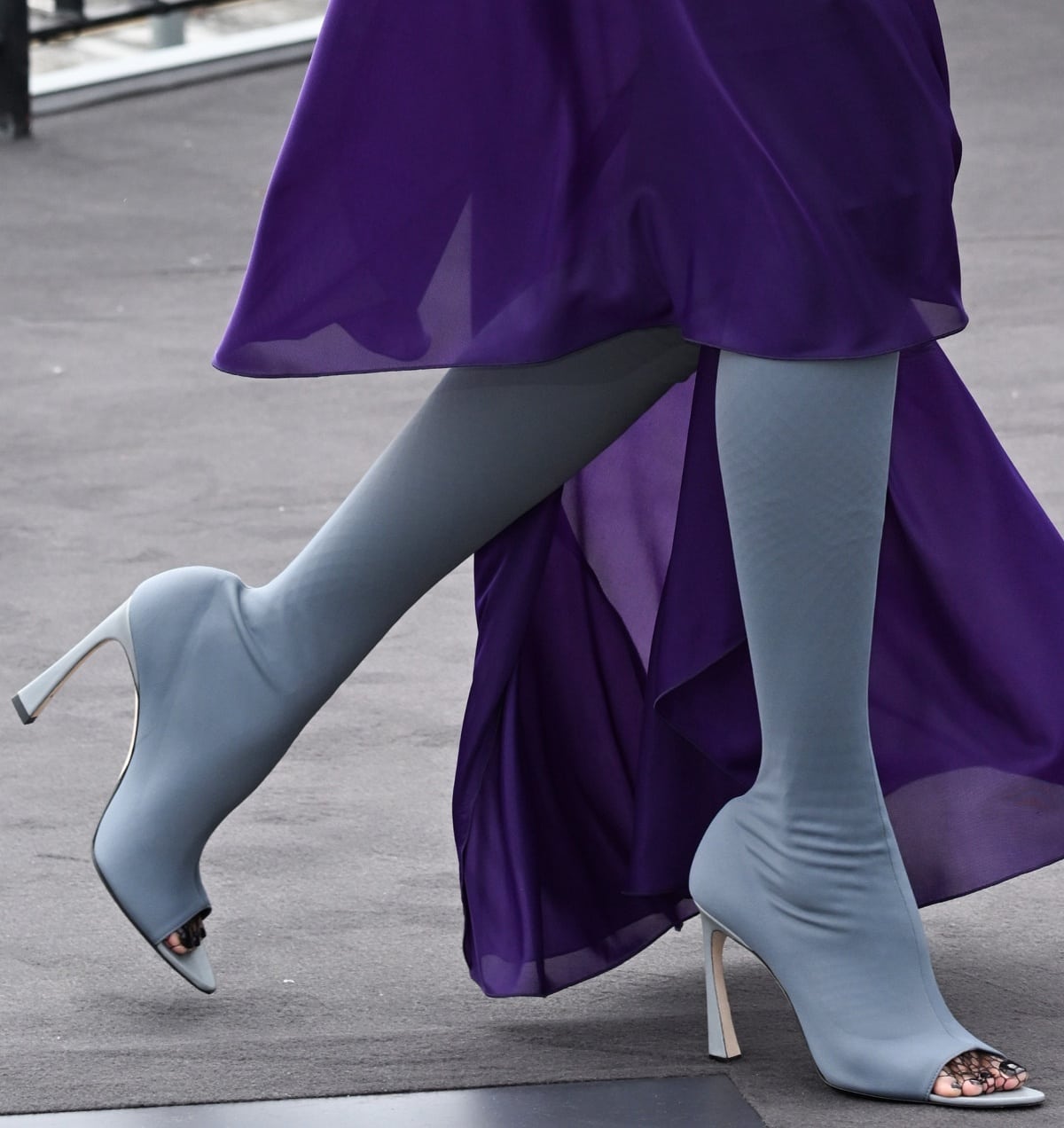 A closer look at Zoe Saldaña’s Victoria Beckham light blue thigh-high boots with a peep-toe design