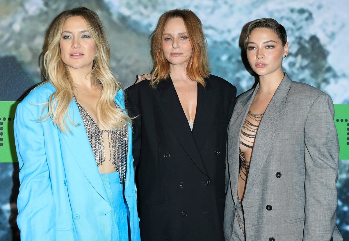 Kate Hudson and Madelyn Cline share the same height of 5ft 6 (167.6 cm), while Stella McCartney has a slightly shorter height of 5′ 5″ (1.65 m)