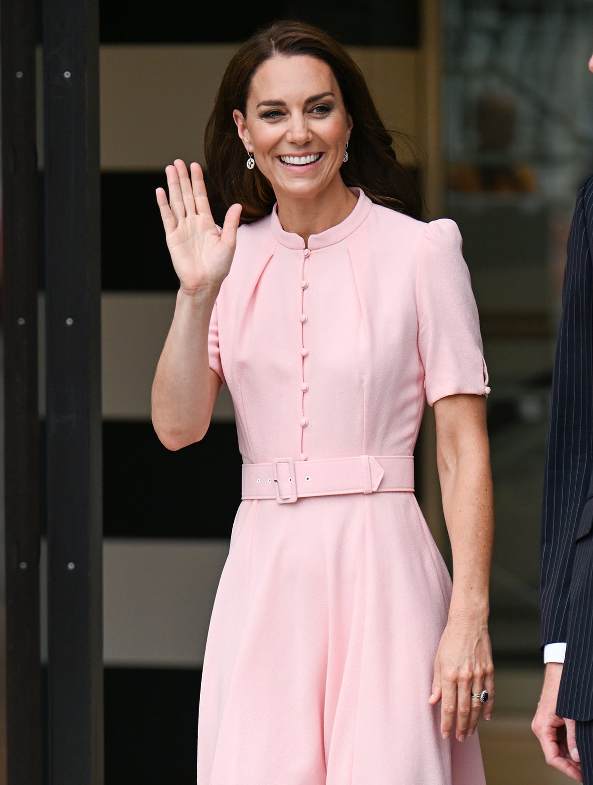 Kate Middleton looks lovely with natural makeup and soft curls