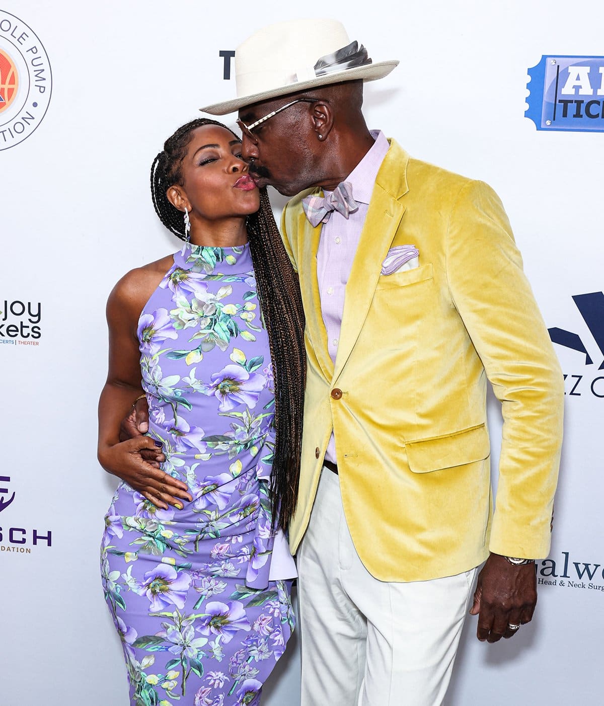 JB Smoove and Shahidah Omar share a kiss at the 23rd Annual Harold & Carole Pump Foundation Gala in New York City on August 19, 2023