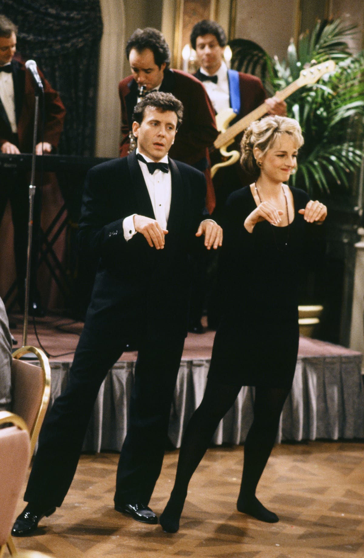 Paul Reiser as Paul Buchman and Helen Hunt as Jamie Buchman in the American television sitcom Mad About You