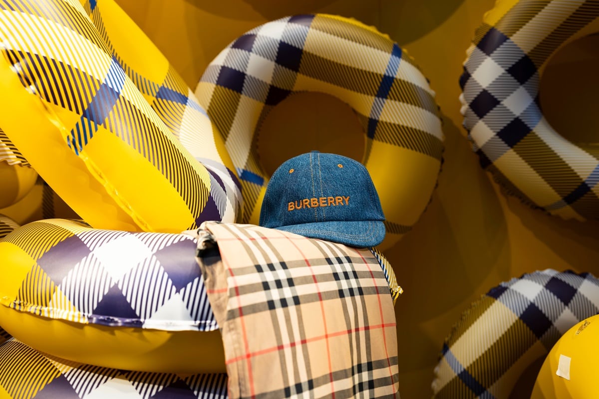 The Burberry check pattern, often referred to as the "Burberry check," is one of the most recognized and iconic motifs in the fashion world