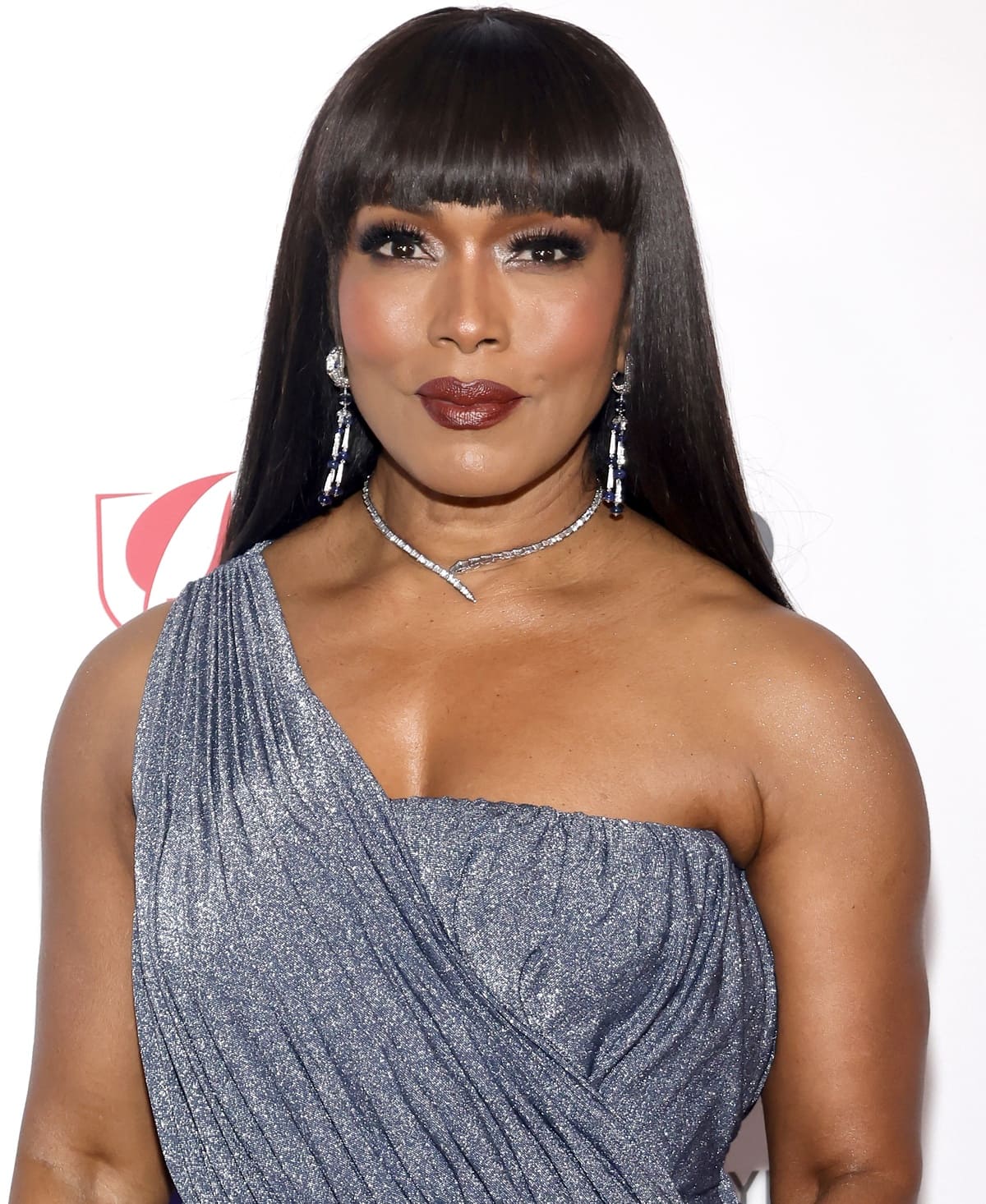 Angela Bassett’s beauty look consisted of a long raven-fringed wig, flawless makeup, and Bulgari jewels