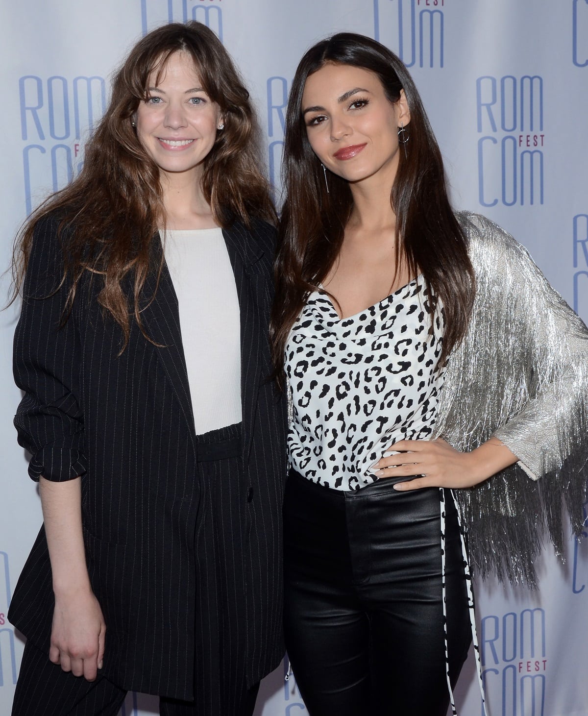 At the 2019 Rom Com Fest in Los Angeles, Lio Tipton (formerly Analeigh Tipton), standing at 5ft 9 ½ inches (176.5 cm), towered over Victoria Justice, who is 5ft 5 inches (165.1 cm) tall
