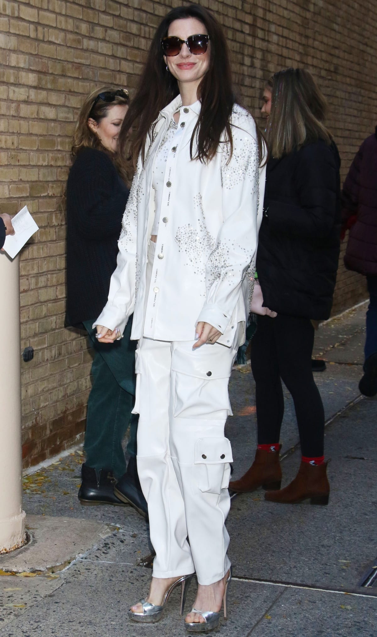 Anne Hathaway shared with hosts Kelly Ripa and Mark Consuelos that she and husband Adam Shulman “have a good thing going” when it comes to date nights