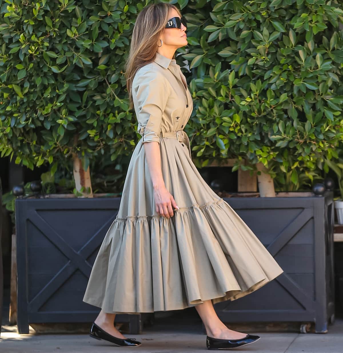 Jennifer Lopez trading her sky-high heels for Repetto Cendrillon ballerina flats