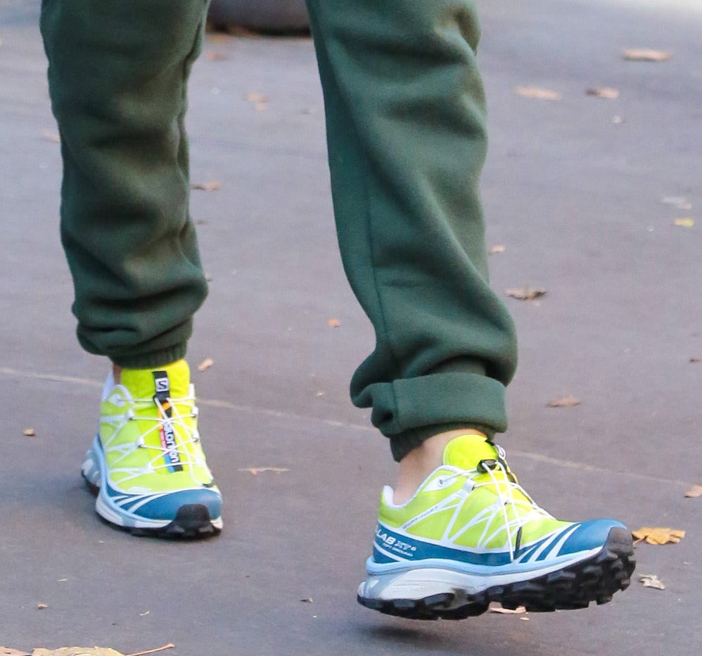 Emily Ratajkowski completes her winter athleisure with the Salomon XT-6 Advanced shoes in Evening Primrose/Mallard Blue/Monument colorway