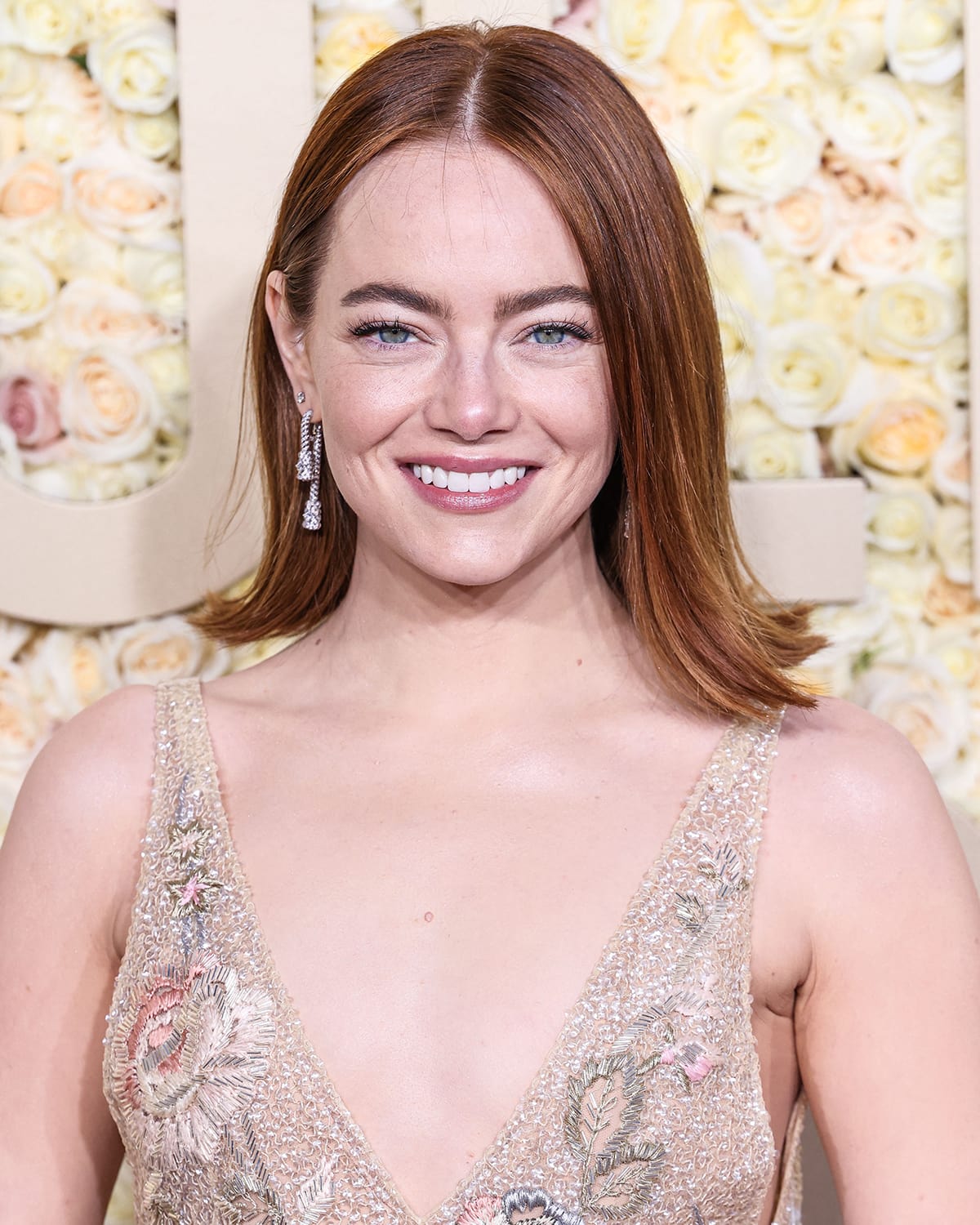 Emma Stone looks beautiful with her lightweight bob, mascara, and rosy makeup using Charlotte Tilbury