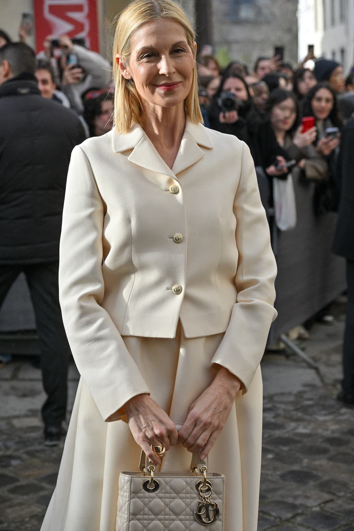At the Christian Dior Haute Couture Spring/Summer 2024 show, 55-year-old American actress Kelly Rutherford makes a striking statement, showcasing the timeless elegance of a classic Dior skirt suit