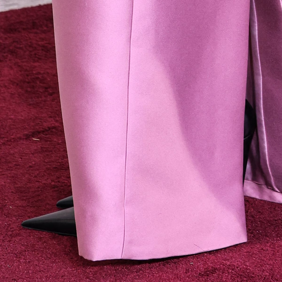 The pointed-toe Prada heels extended Steinfeld's elegant figure, complementing the gown’s sleek design