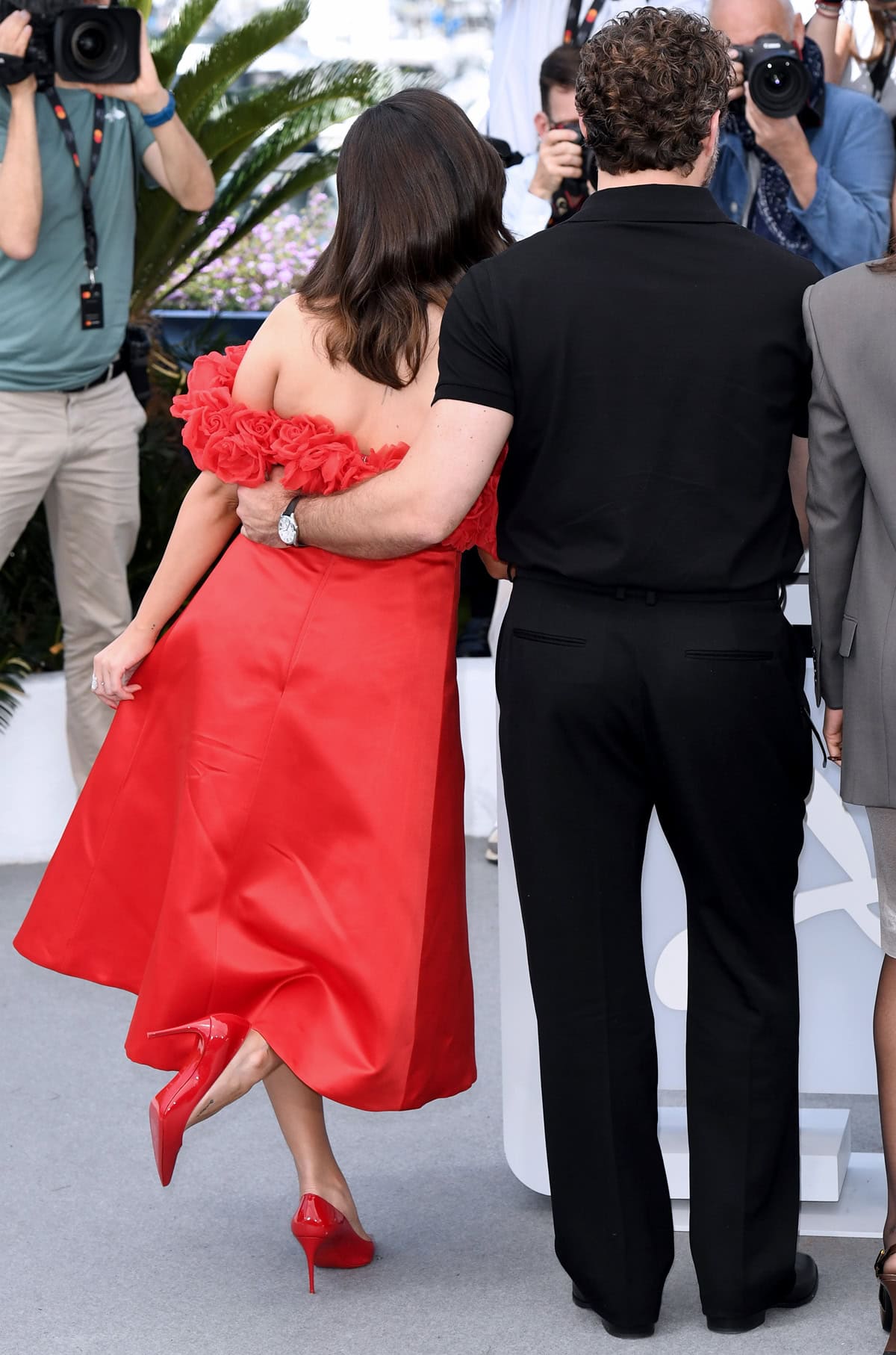 Selena's Giambattista Valli dress features a fitted bodice and a flared A-line skirt adorned with handmade silk organza roses
