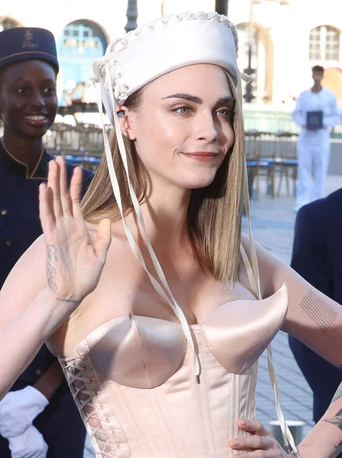 Cara Delevingne opts for minimal makeup, accentuating her blue eyes with subtle smokey bronze eyeshadow and mascara