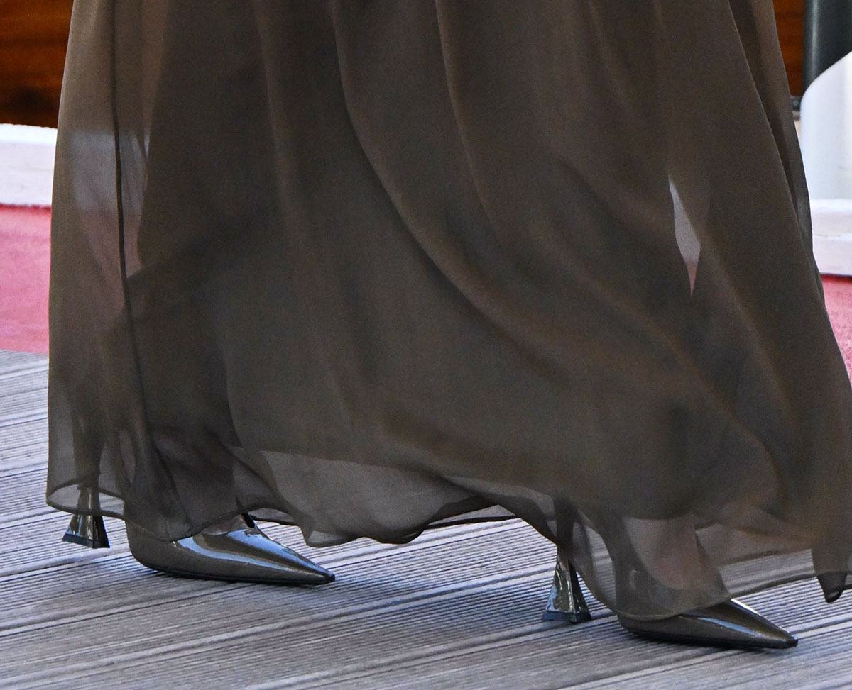 Angelina Jolie finishes off her goddess look with Saint Laurent Dune slingback pumps