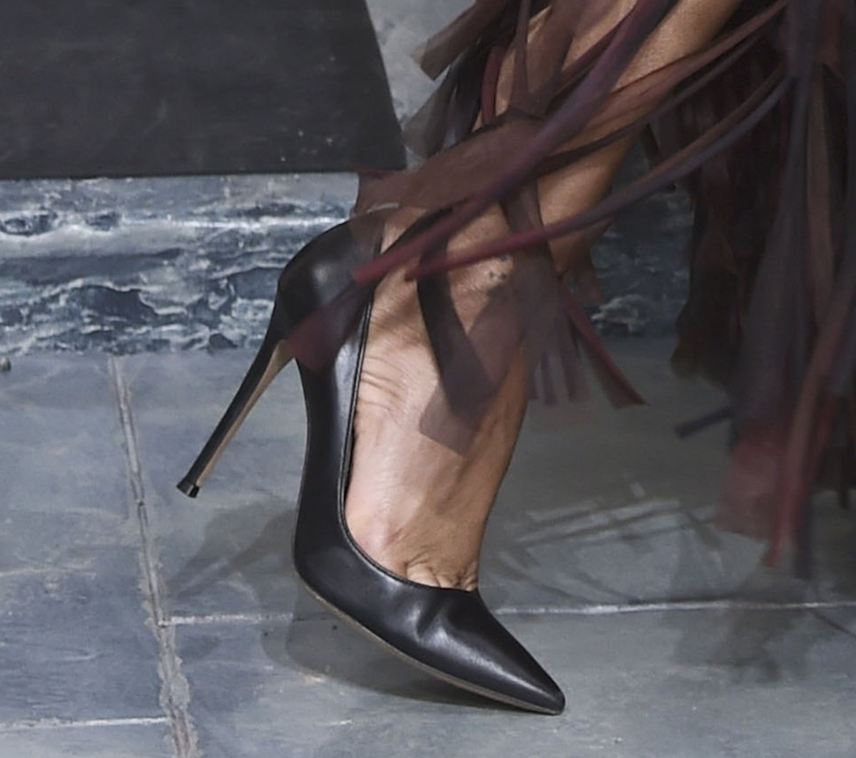Priyanka Chopra keeps her footwear simple, pairing her already elaborate fringe dress with basic black pointed-toe stiletto pumps