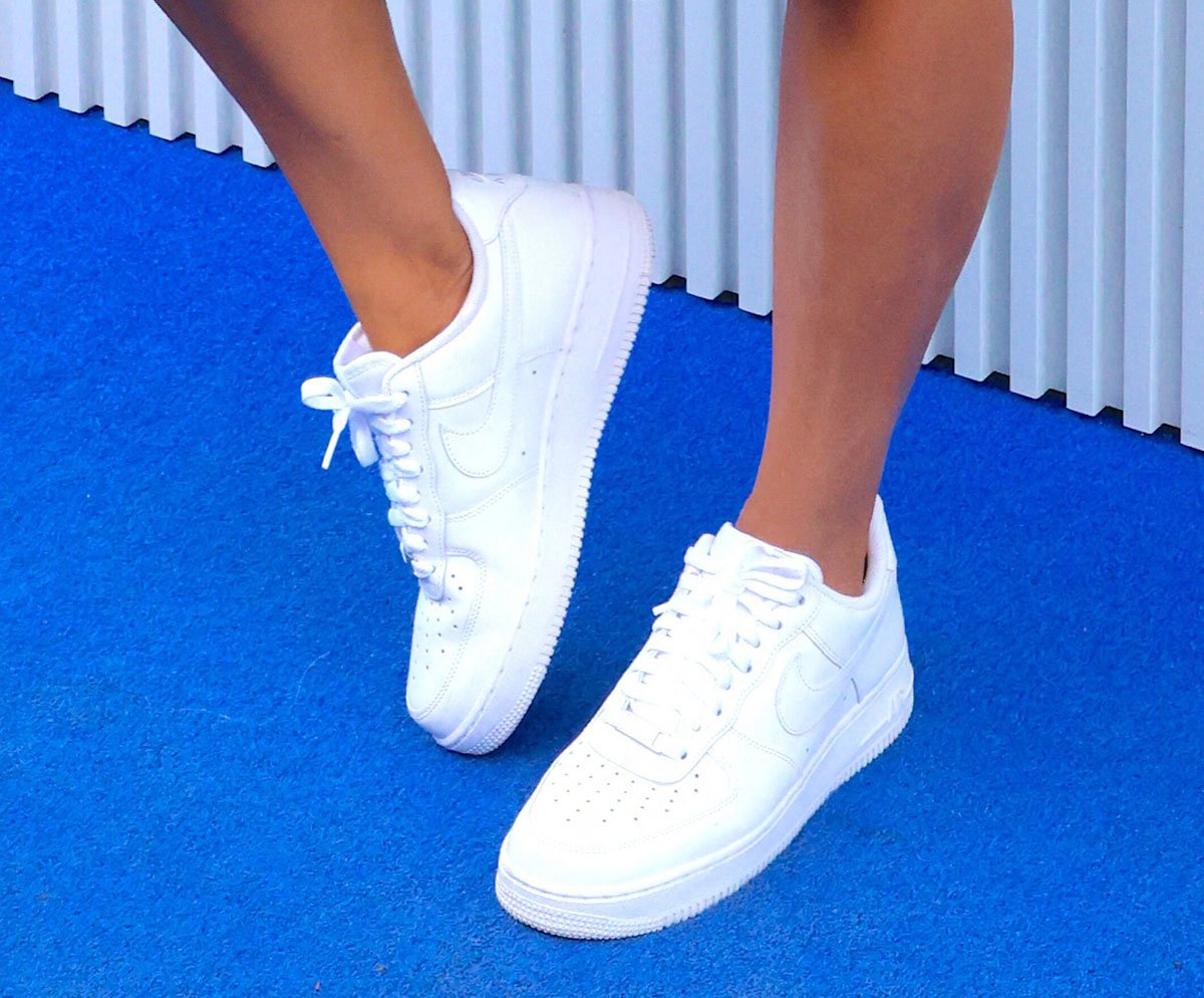 Ciara grounded her courtside look with the timeless Nike Air Force 1 in triple white, a sneaker that blends athletic heritage with all-day versatility