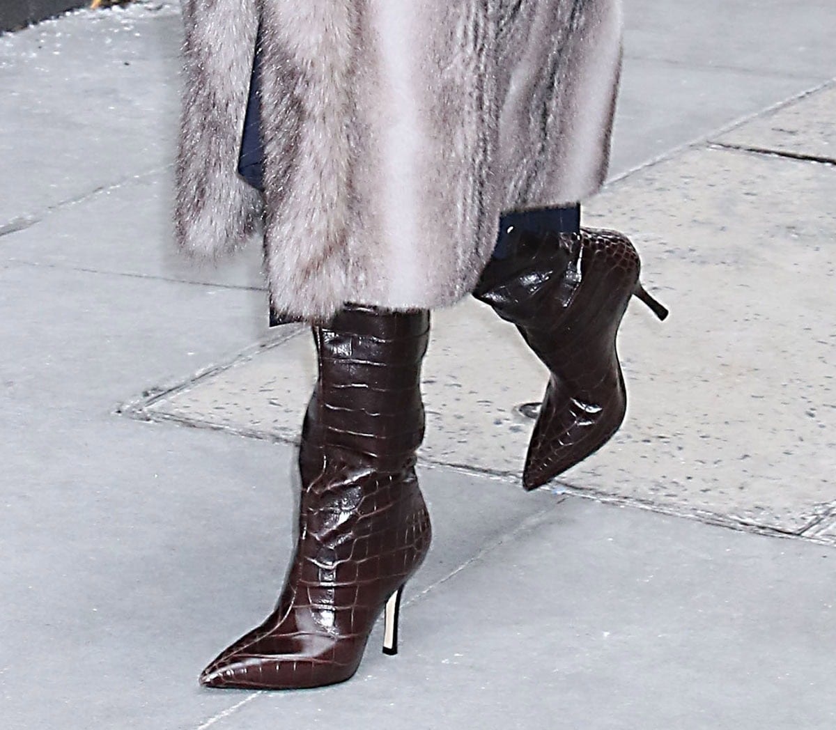 Kate Hudson’s brown croc-embossed Schutz “Maryana” boots feature a sleek pointed toe and leg-wrapping silhouette