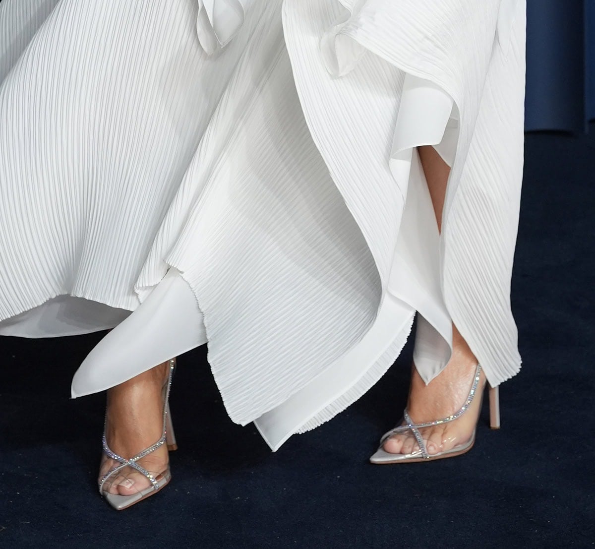 Kylie Minogue brings sparkles to the blue carpet by slipping her feet into the Gianvito Rossi “Crystelle” sandals