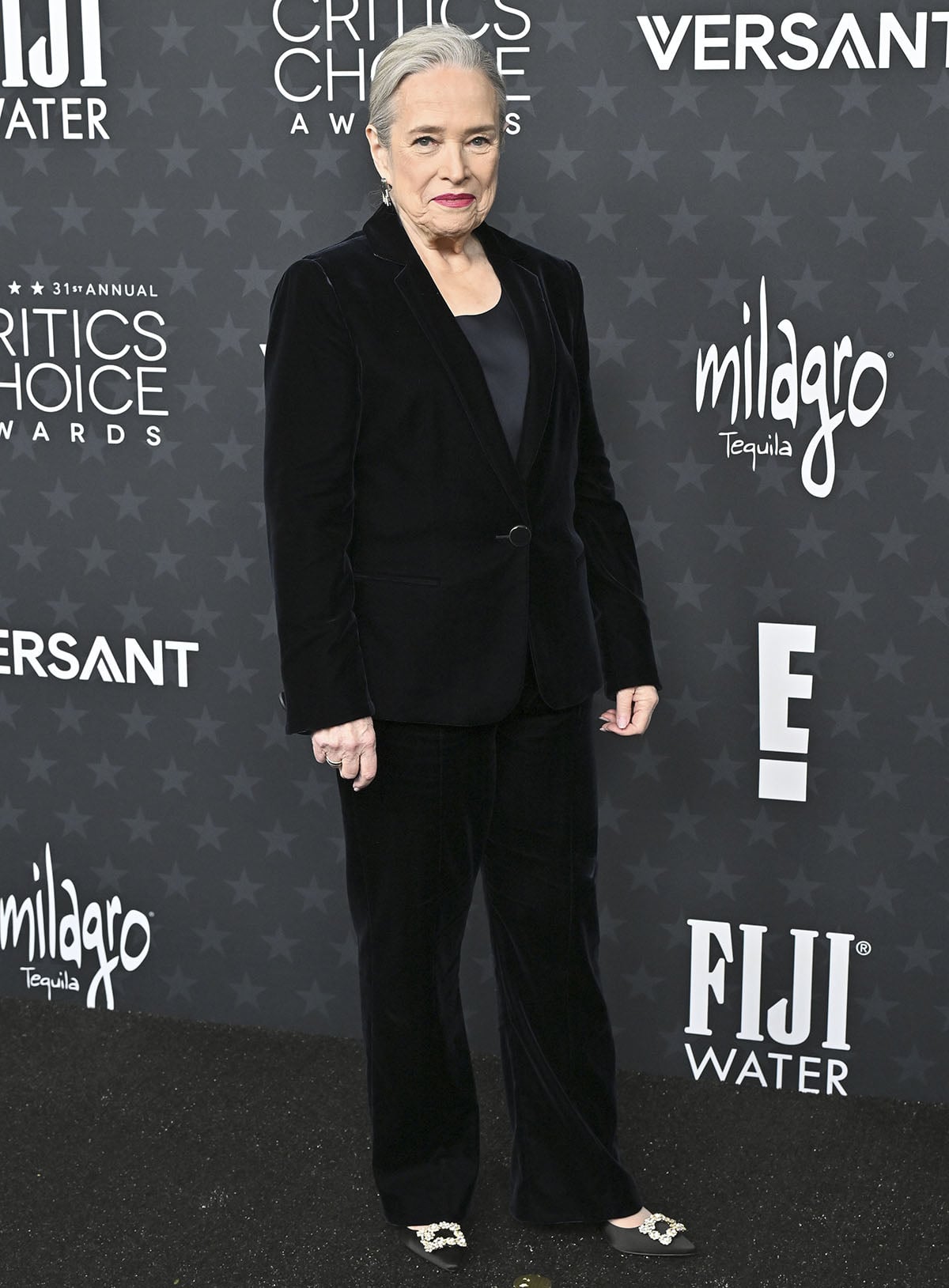 Kathy Bates shows off her 100-pound weight loss in a tailored black velvet suit