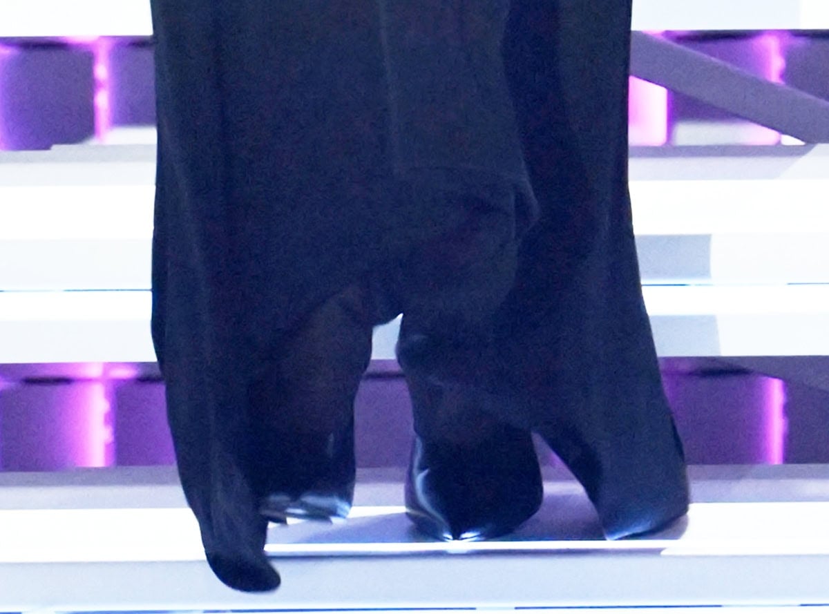 Irina Shayk keeps her footwear simple, wearing a pair of classic pointed-toe pumps with a slim ankle strap