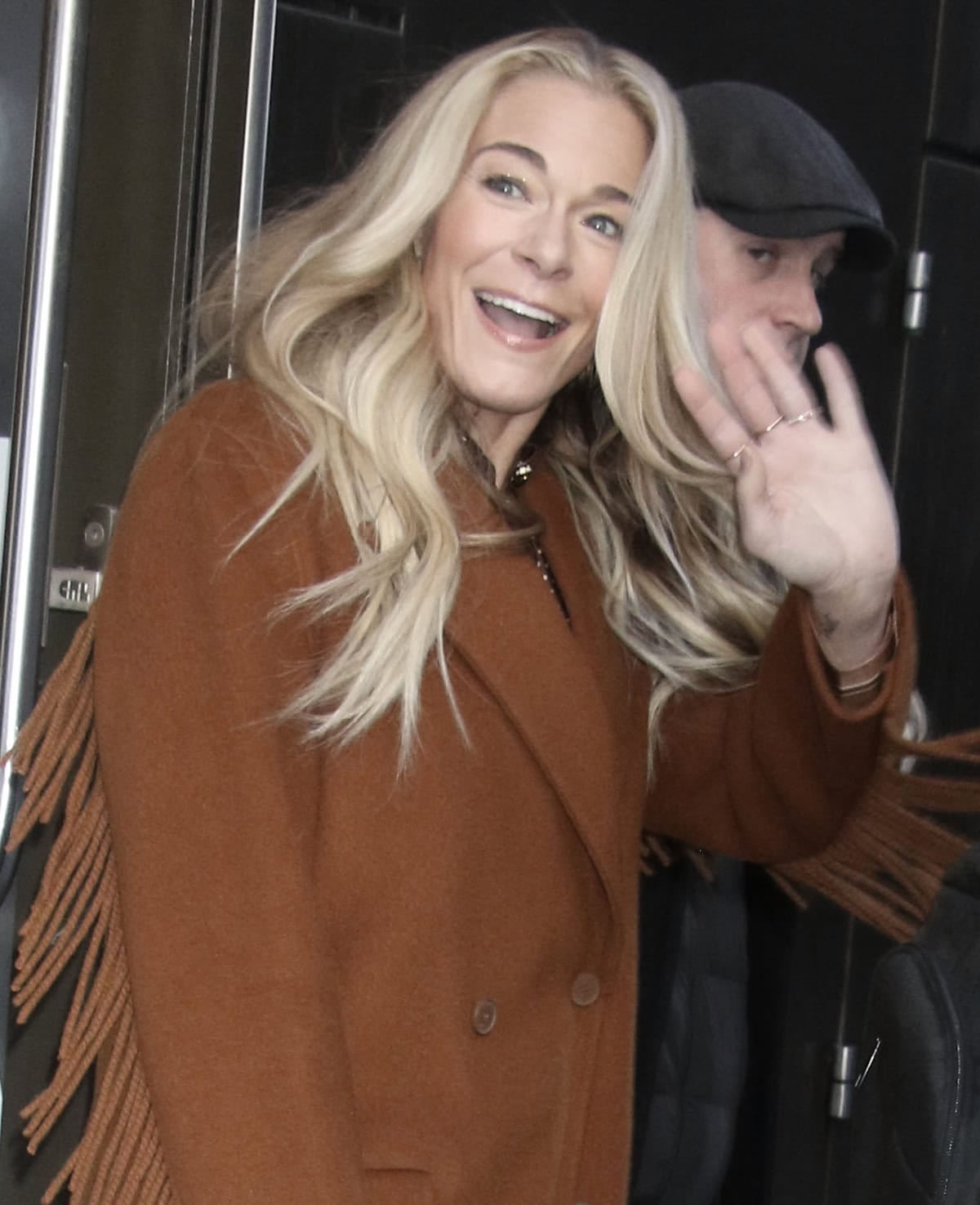 LeAnn Rimes keeps her beauty simple, wearing her long blonde hair in loose waves paired with neutral-toned makeup
