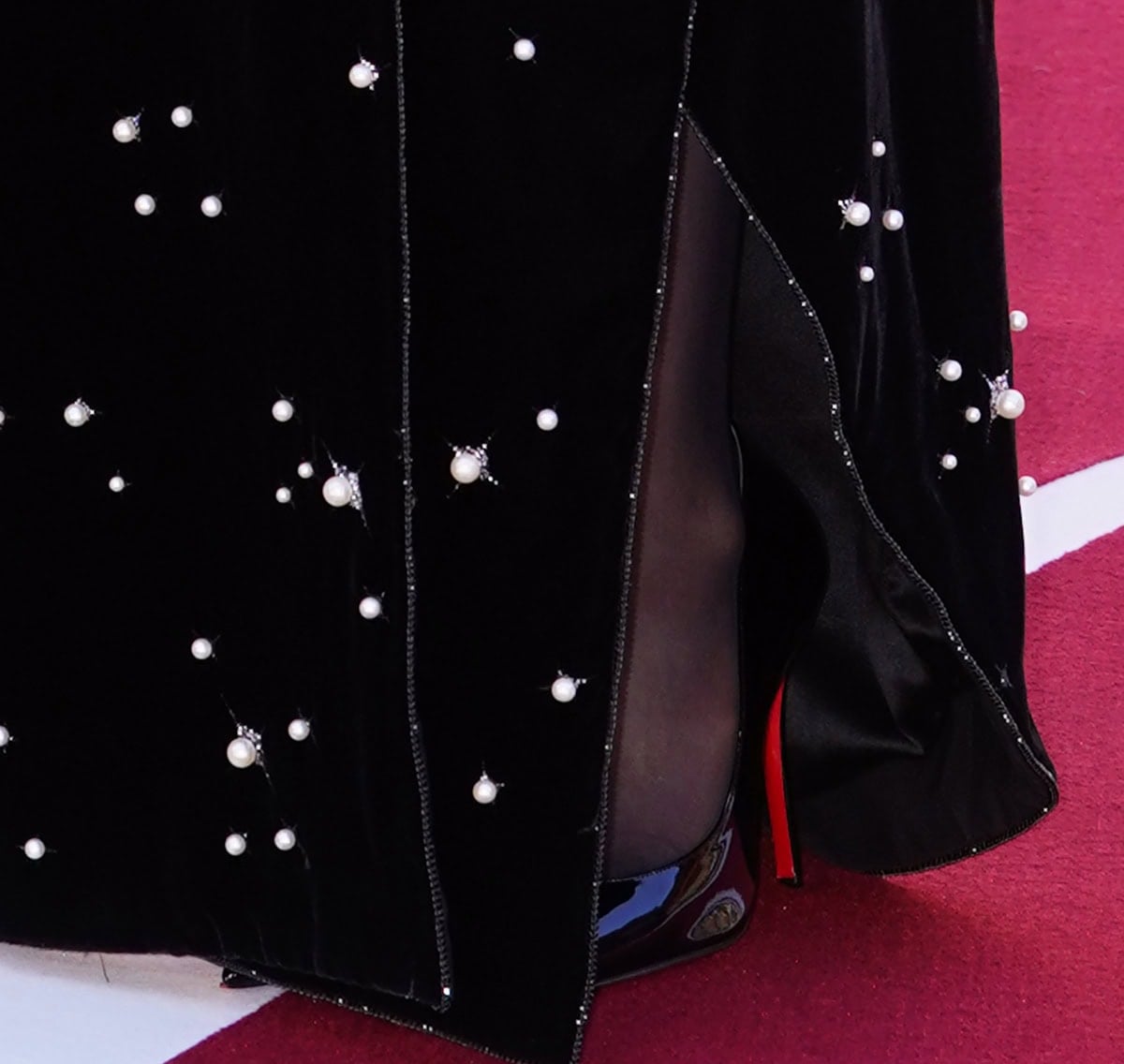 Anne Hathaway shines in her glossy black patent leather pumps by Christian Louboutin
