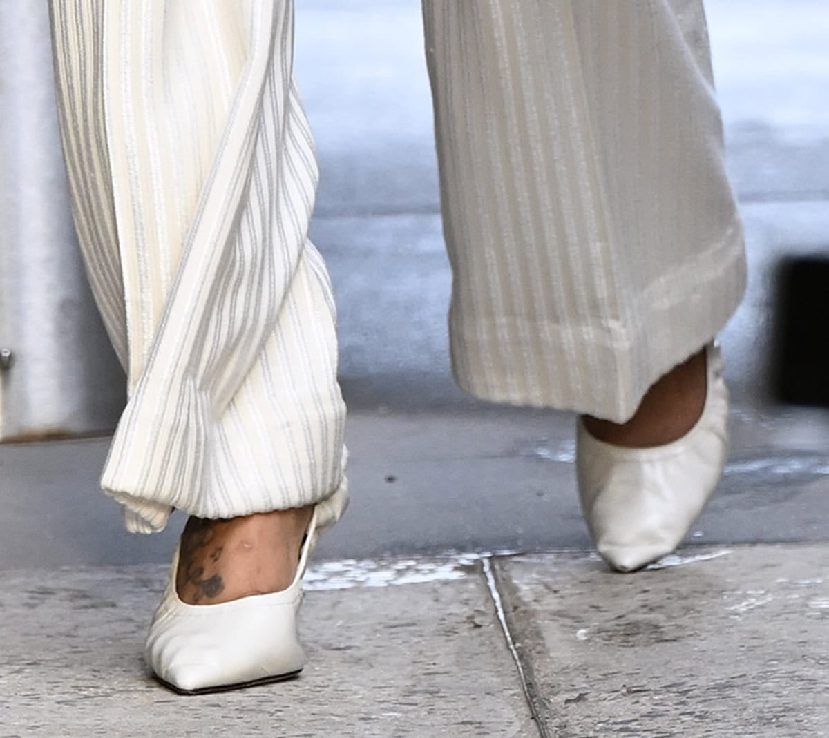 Brandy wears the Studio Amelia “Rhodes” pumps made of crinkled leather with elasticated upper, pointed toes, and stiletto heels