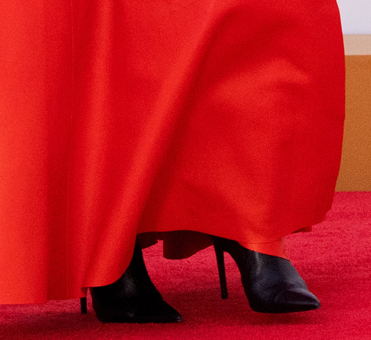 Meryl Streep commands attention in a pair of black leather Stuart Weitzman boots with pointed toes and stiletto heels